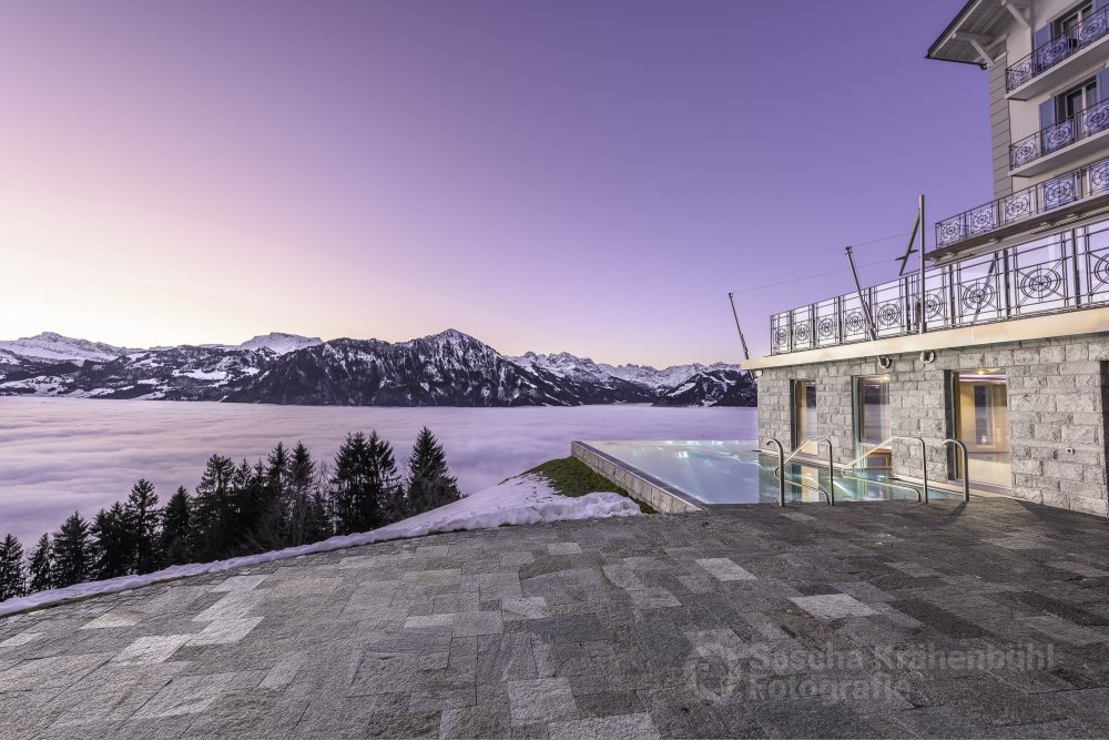 Villa Honegg Terrasse - Die Villa Honegg (Hotel) ist ein wunderbarer Ort zum Verweilen und den Alltag zu vergessen. (Sascha Krähenbühl Fotografie) - Schalgwörter: Alpen ,Berge ,blickheimat ,Fotografie ,LakeLucerneRegion ,Landschaft ,Landschaftsfotograf ,Landschaftsfotografie ,Natur ,NikonSwitzerland ,Schnee ,Schweiz ,VerliebtInDieSchweiz ,Winter ,Zentralschweiz